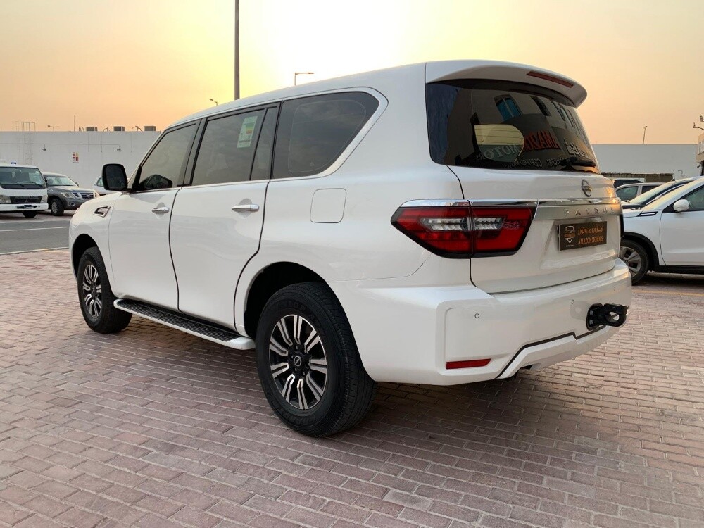 Nissan Patrol in perfect condition - 11