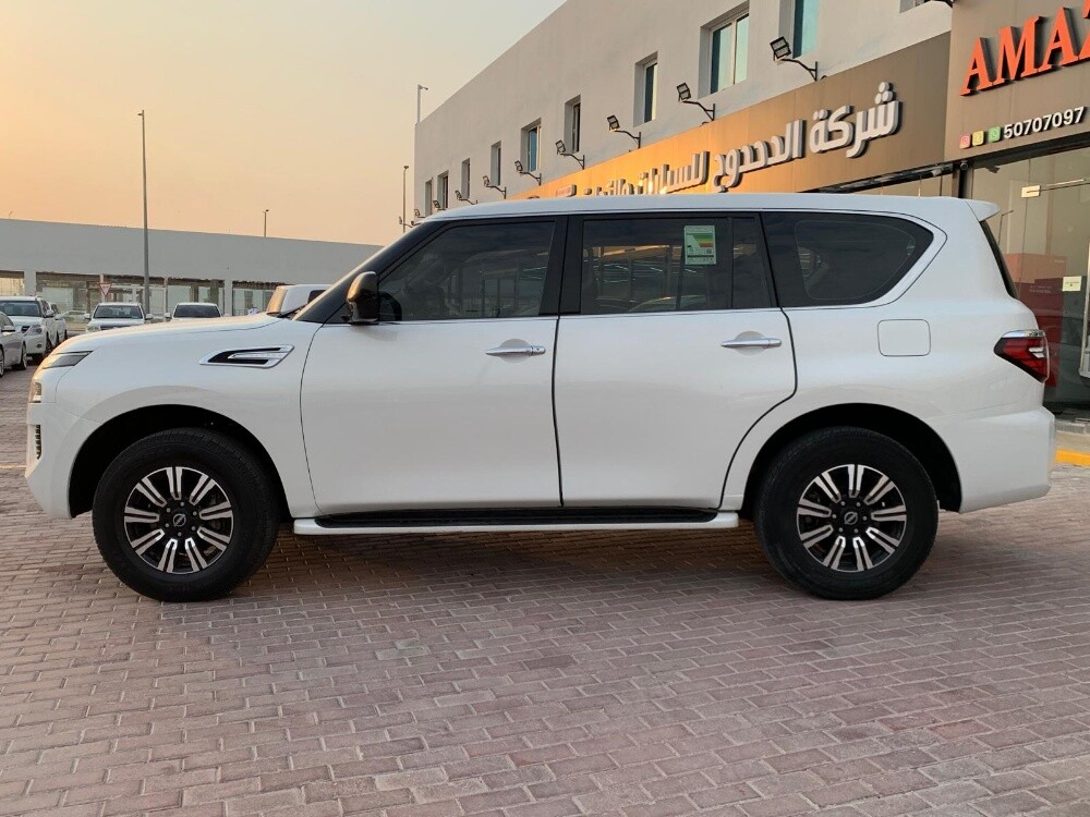 Nissan Patrol in perfect condition - 12