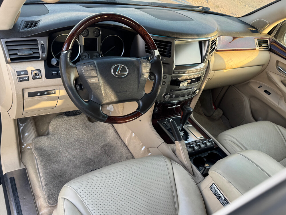 luxus  LX 570 - 6