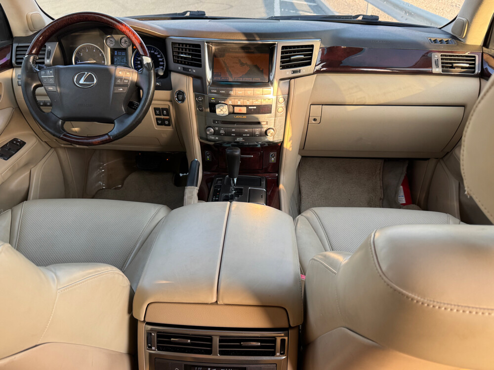 luxus  LX 570 - 8