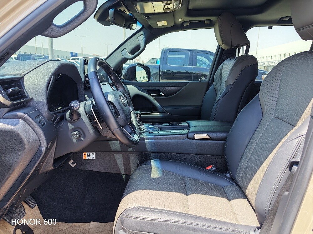 Lexus LX600 - 8