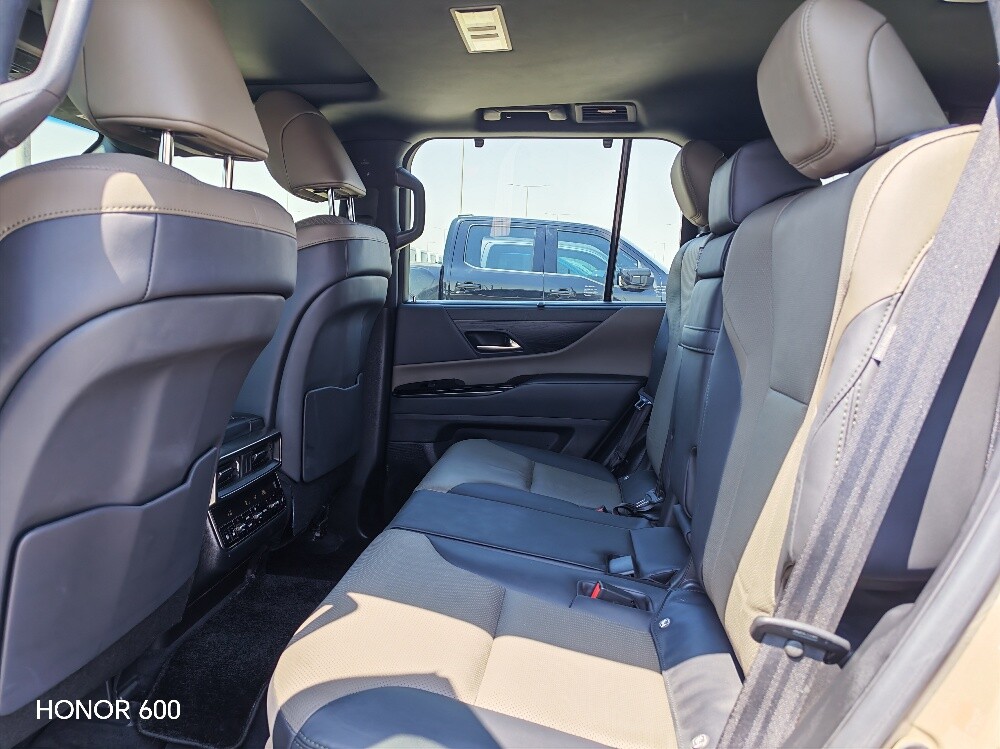 Lexus LX600 - 7