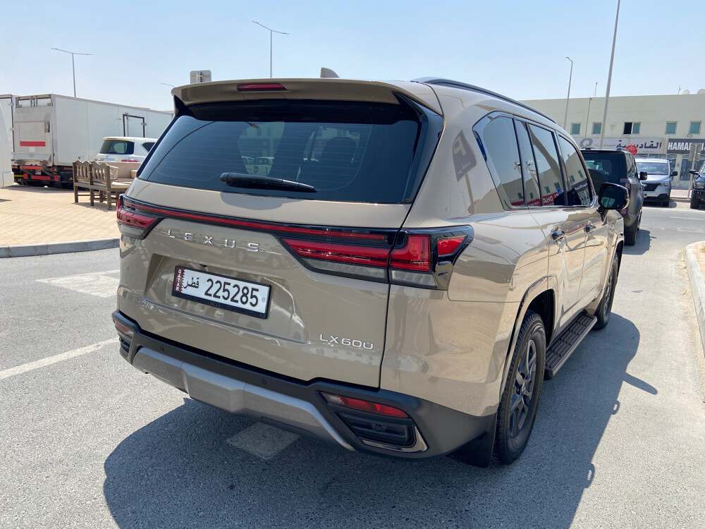 Lexus 2025 Luxury bej - 3