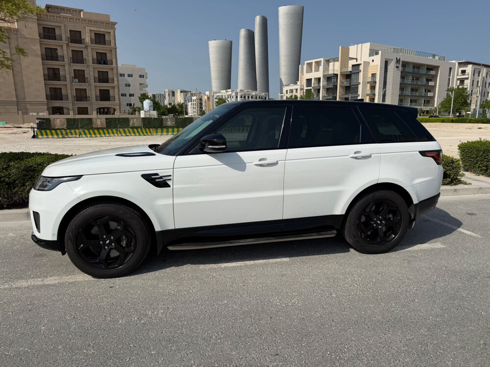 Range Rover HSE Sport - 68k KM only - 2