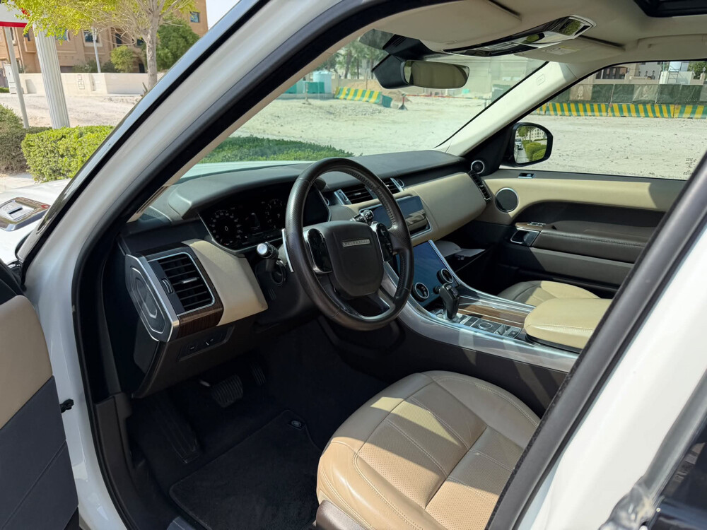 Range Rover HSE Sport - 68k KM only - 4