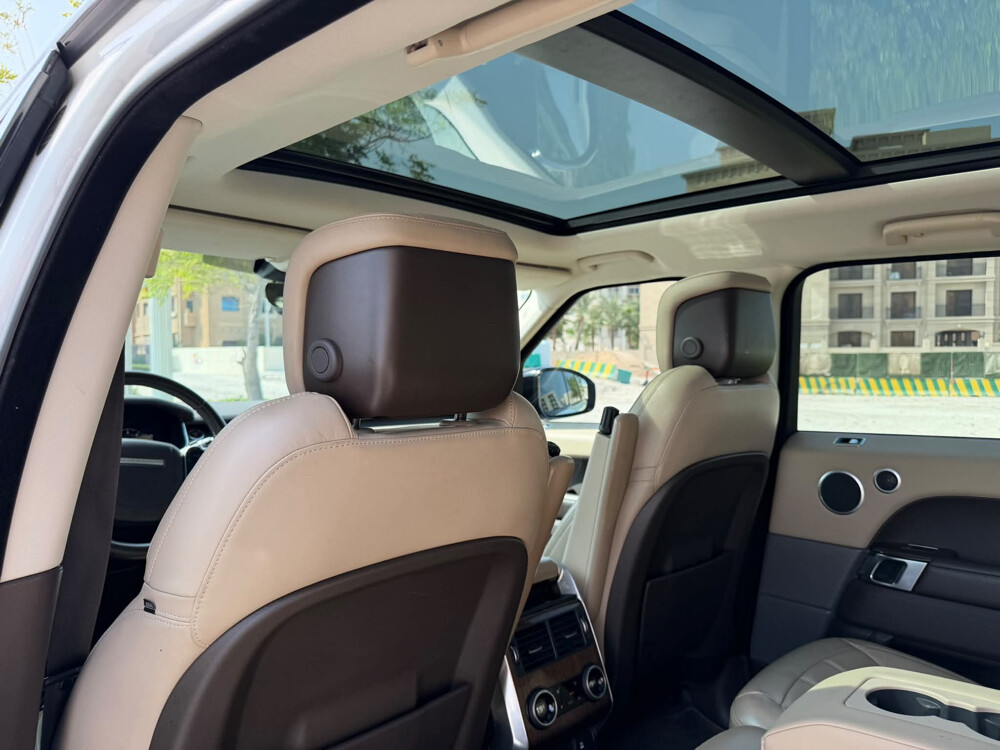 Range Rover HSE Sport - 68k KM only - 5