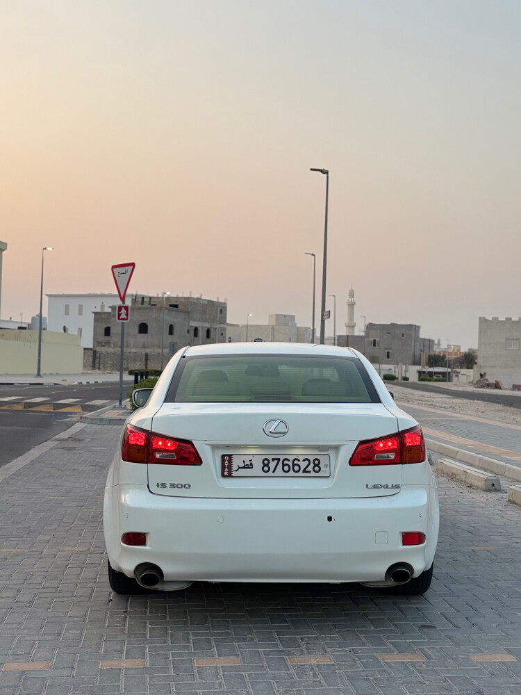 Lexus is 300 - 5
