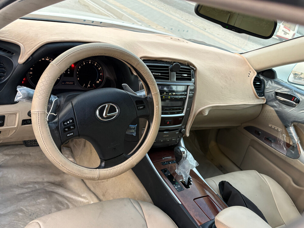 Lexus is 300 - 3