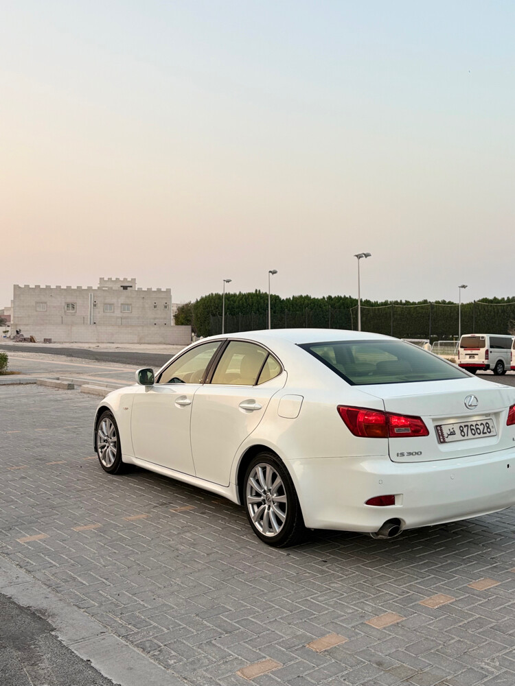 Lexus is 300 - 2