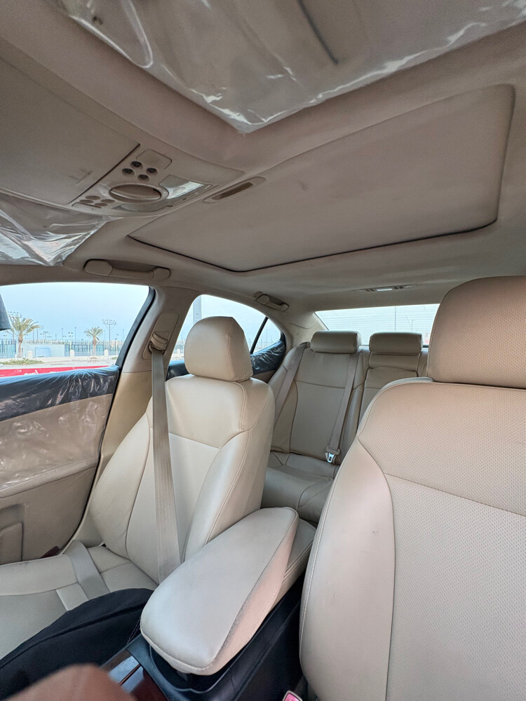 Lexus is 300 - 7