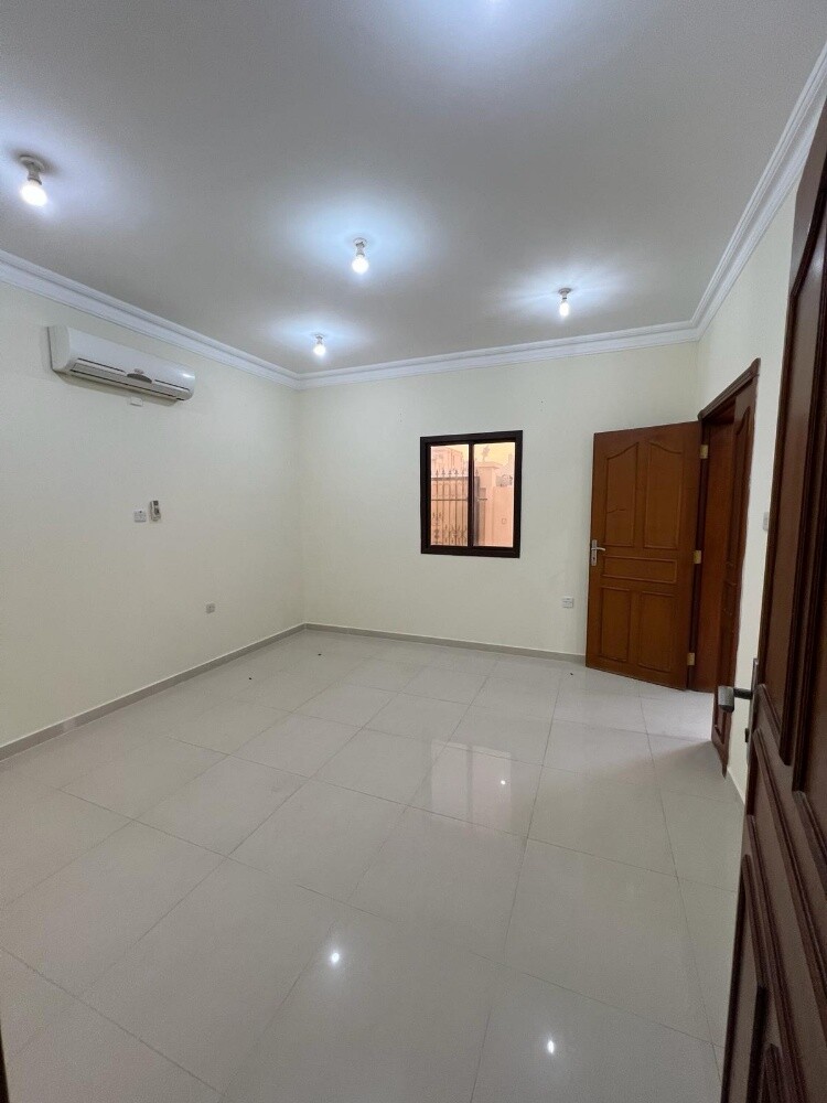 For rent in Al-Thumama: half a vill - 8