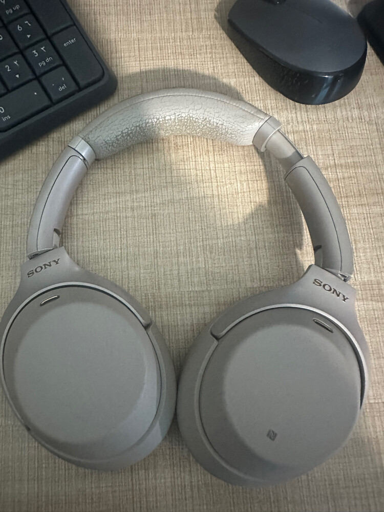 Sony WH-1000XM3 Wireless Headphones - 4