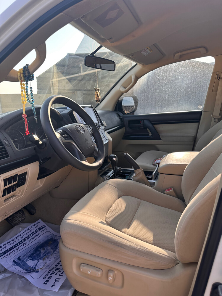 Land Cruiser - 8