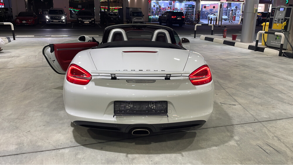 porche boxter 2014 6 cylinder  - 6