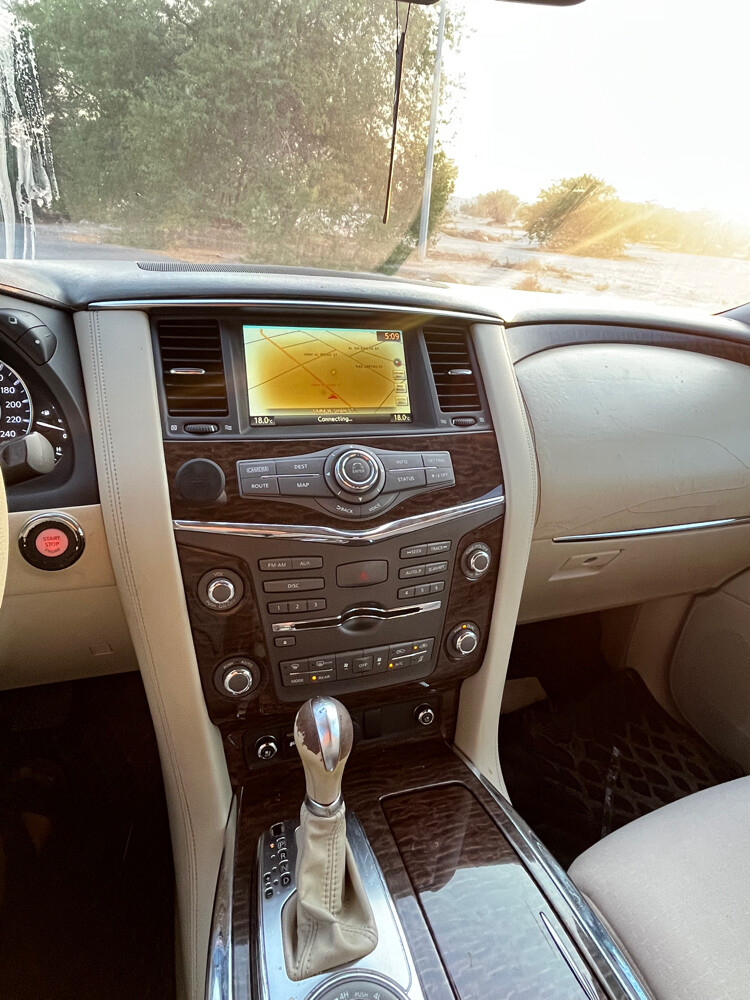 Nissan patrol 2010 LE - 11