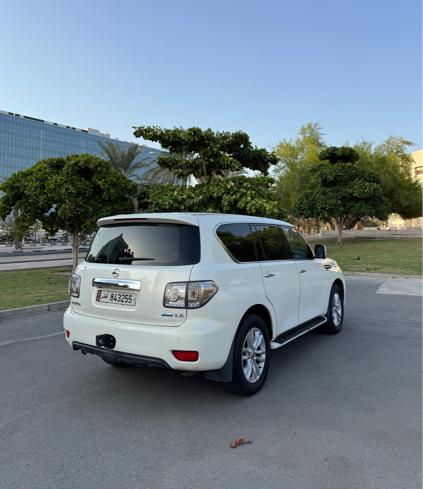 Nissan Patrol LE Full-Options 400hp - 6