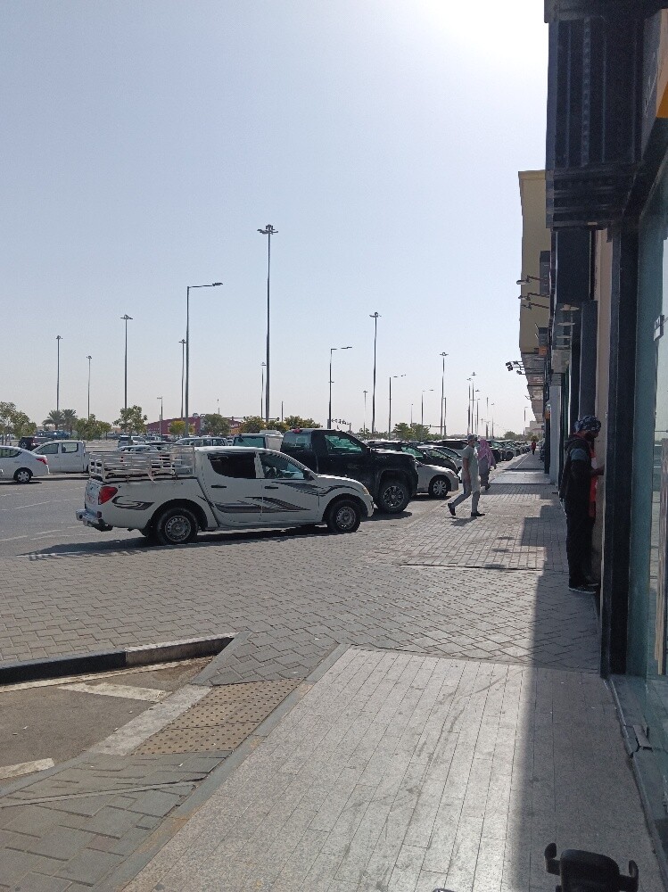 Shop with a mezzanine for rent in M - 16