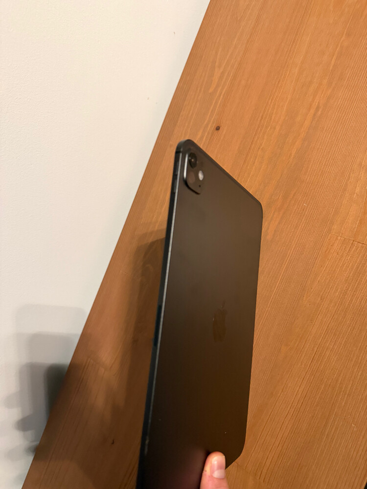 iPad Pro M4 – 11-inch – 256GB  - 3