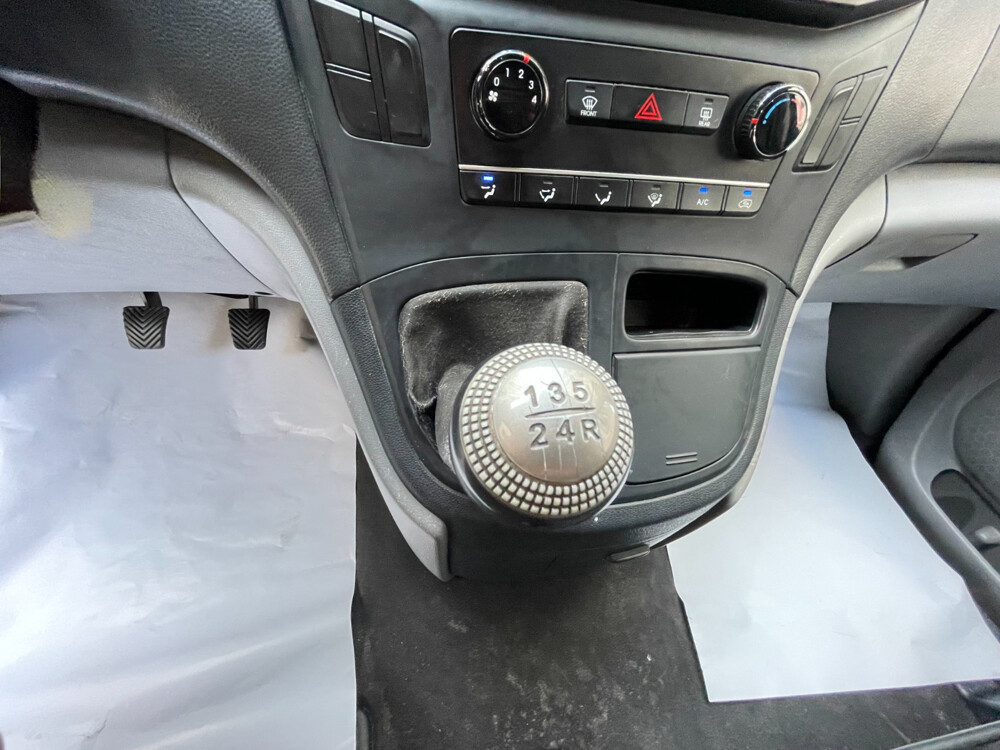 Hyundai H1 2018 Van - 11
