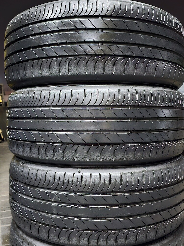 225-50-18,,,, Dunlop brand - 9