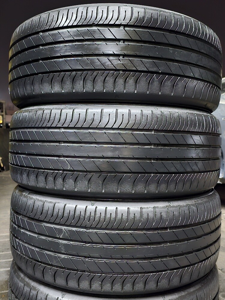 225-50-18,,,, Dunlop brand - 2