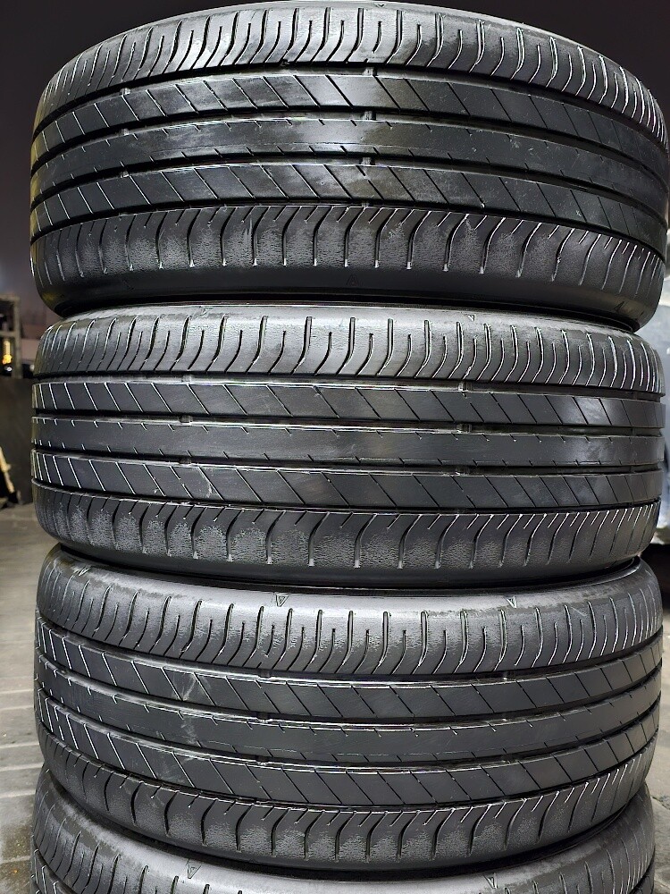 225-50-18,,,, Dunlop brand - 1