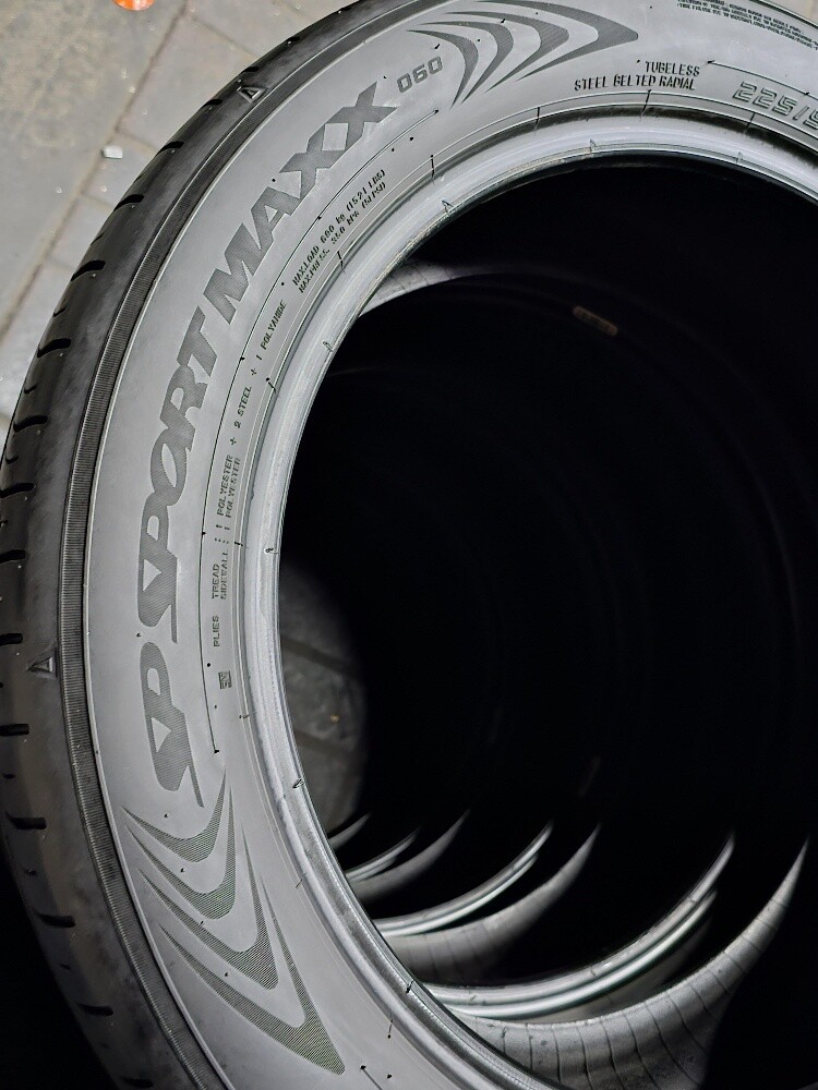 225-50-18,,,, Dunlop brand - 7