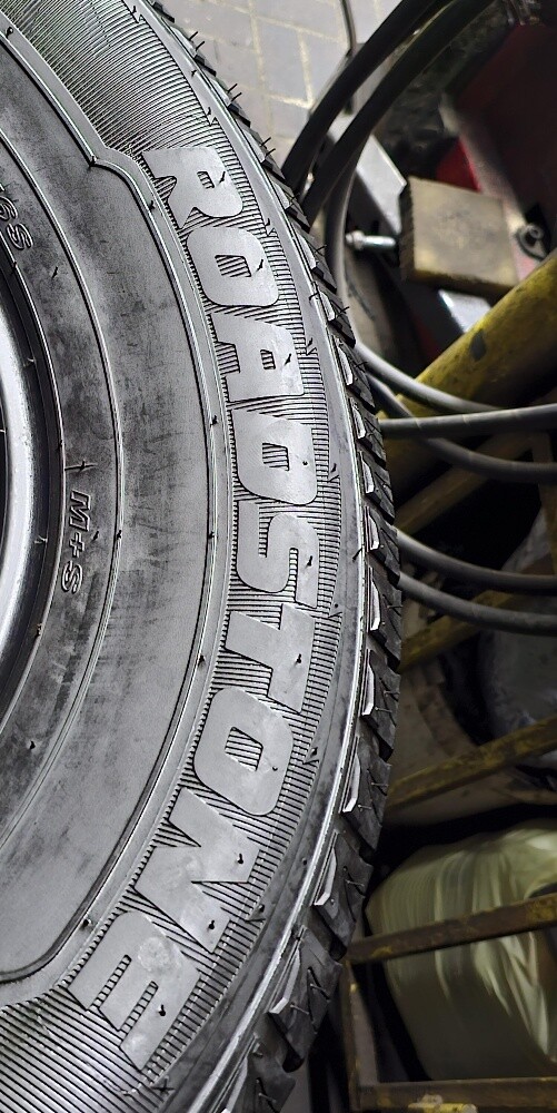285-60-18,,,, Roadstone brand - 5