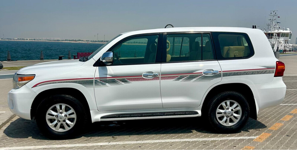 Toyota Land Cruiser V8 – Very Clean - 2