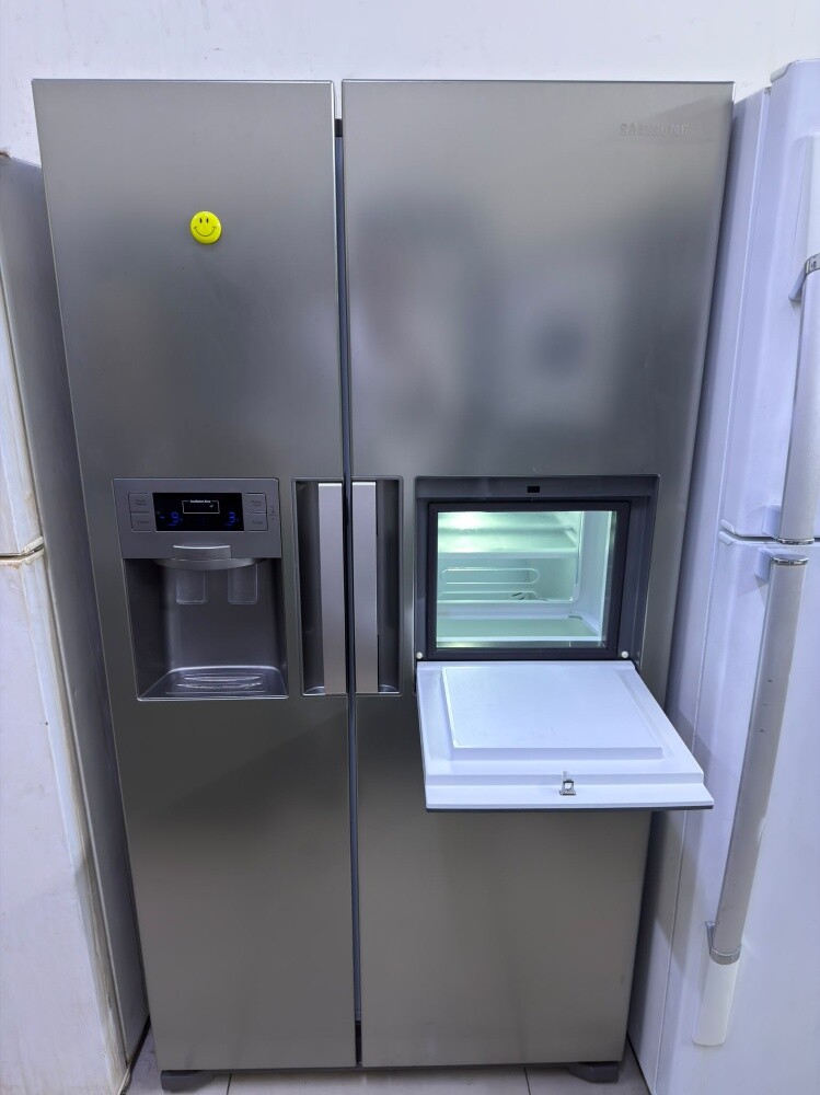 Samsung side by side clean fridge - 2