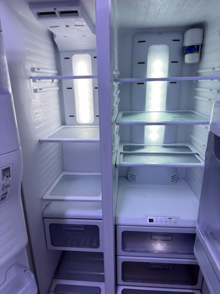 Samsung side by side clean fridge - 6