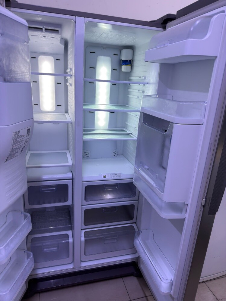 Samsung side by side clean fridge - 5