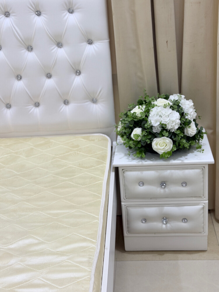 Queen Bedroom set For sale  - 4