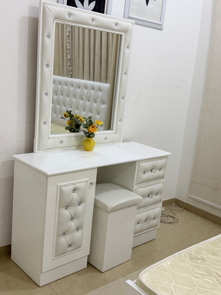Queen Bedroom set For sale  - 5