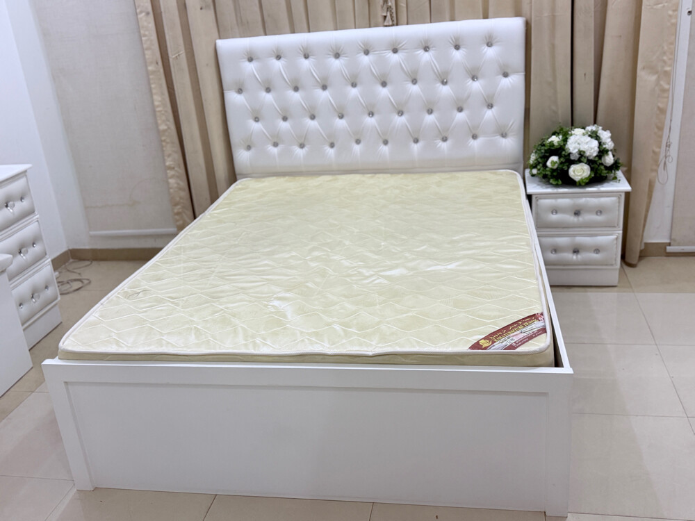 Queen Bedroom set For sale  - 3