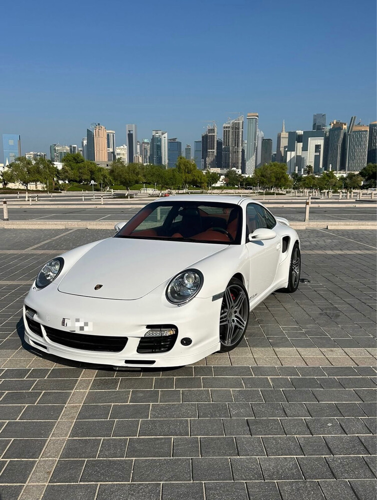 Porsche 911 Turbo - 1
