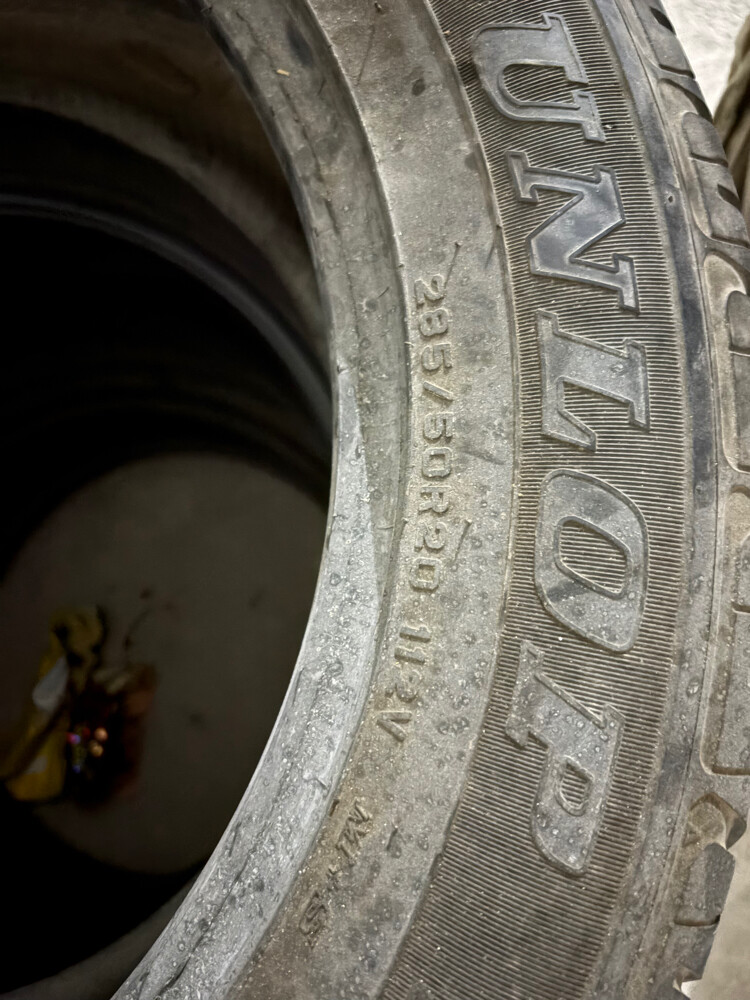 dunlop tyre 285/50 R20 - 2