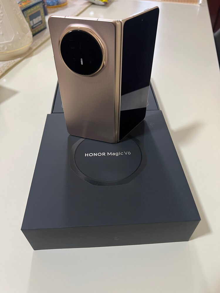 Honor magic V6 gold like new - 2