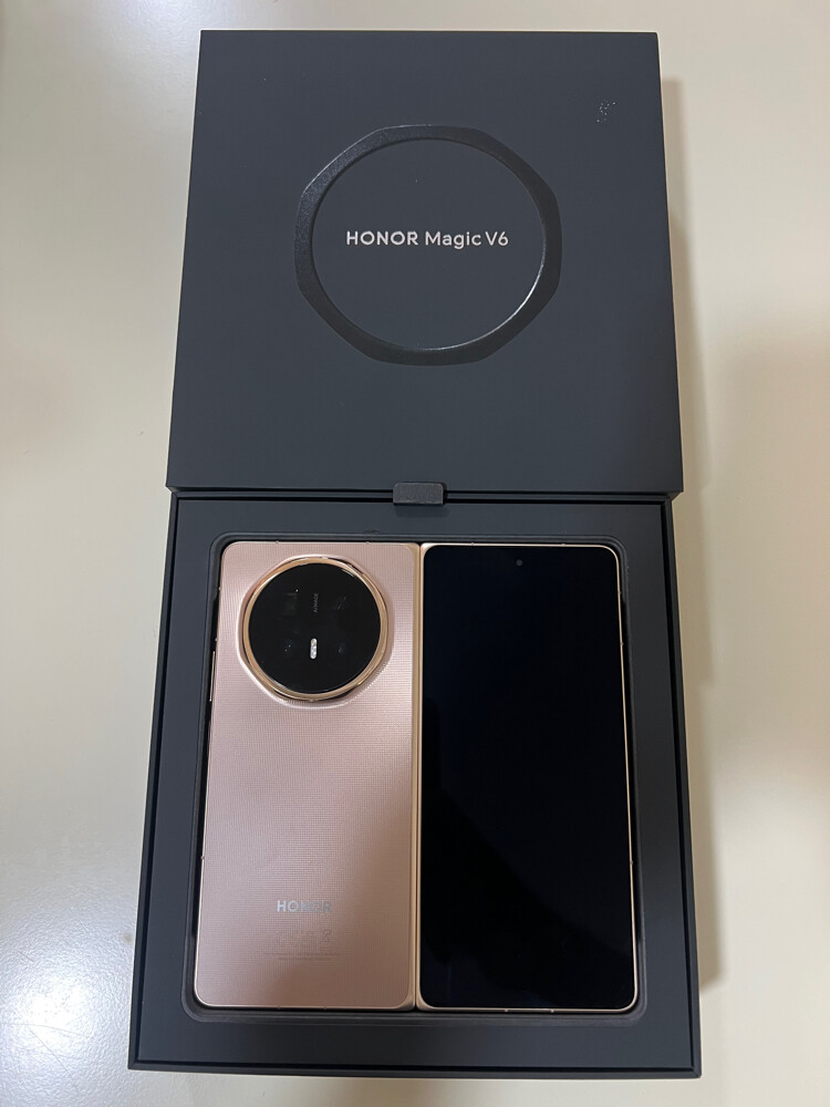 Honor magic V6 gold like new - 3