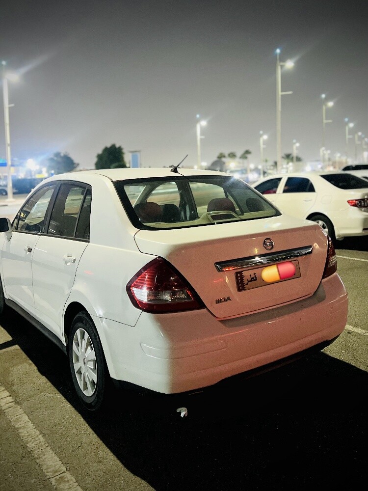 Nissan Tiida - 1