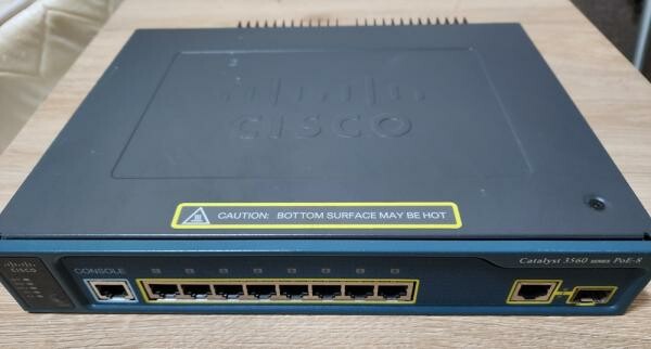 Cisco WS-C3560-8PC-S, 8 Port PoE - 1