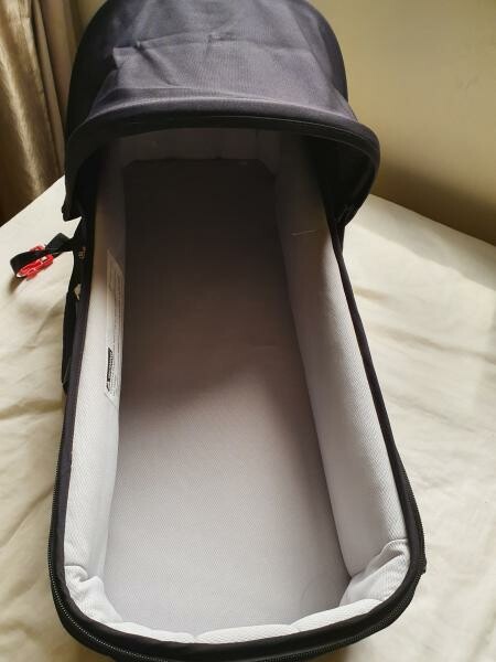 Maclaren Carrycot - 2
