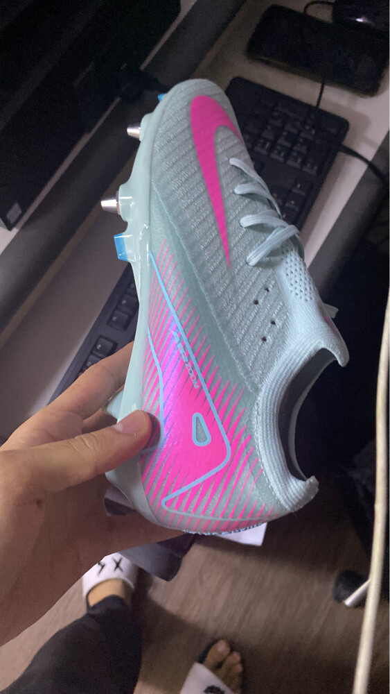 nike boots  - 2