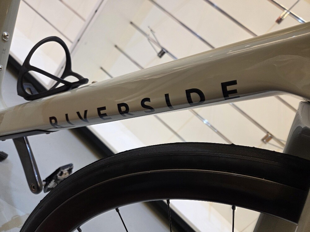 Gravel RIVERSIDE Carbon -Size M- - 2