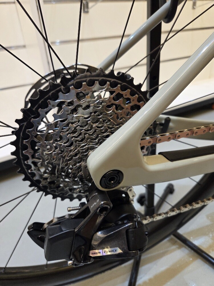 Gravel RIVERSIDE Carbon -Size M- - 4