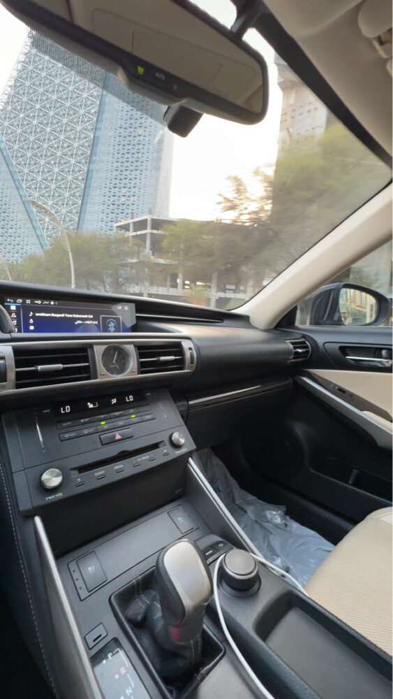 Lexus is350 2015 - 11