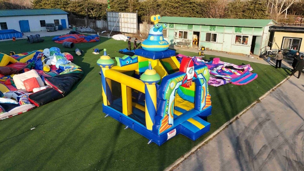 ROCKET INFLATABLE - 2