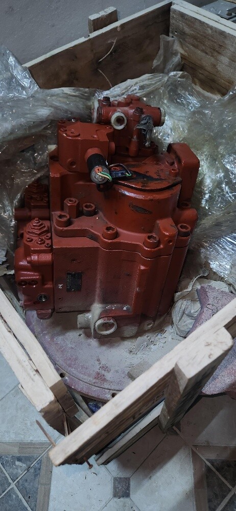 HYUNDAI EXCAVATOR HYDRAULIC PUMP - 5