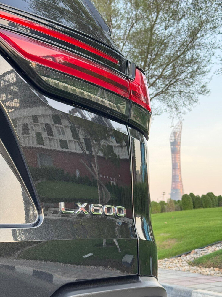 للبيع لكزس لكجري 2025 اسود  - 3