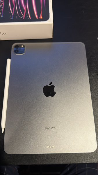 iPad Pro 11 inch + Apple Keyboard - 4